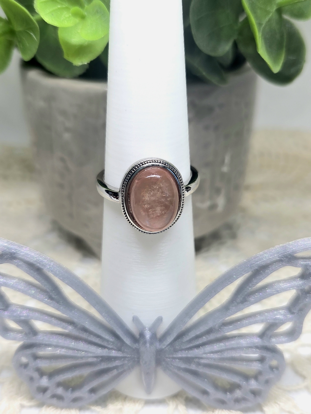 Elegant Sterling Silver Pink Quartz Oval Ring